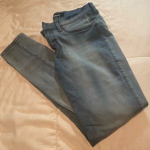 Express blue skinny jeans 4R legging style.